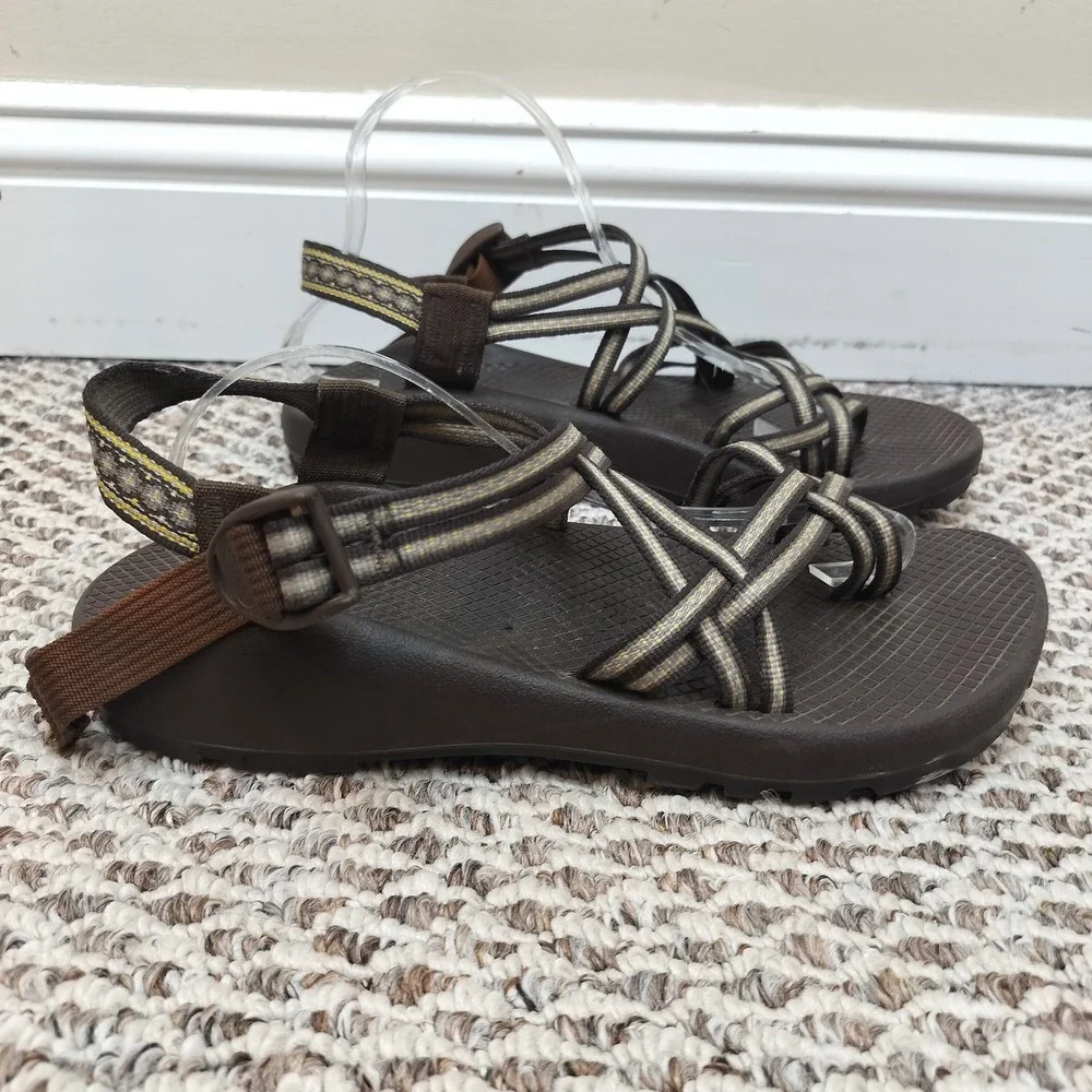 Chaco Cloud Sandals Athletic Hiking Sandals Toe Loop Brown